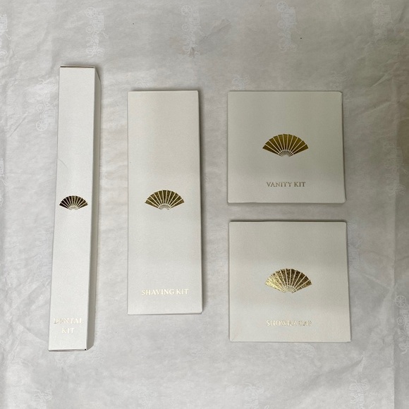 mandarin oriental Other - NWT Mandarin Oriental Luxury Shaving/Dental/Vanity Kit & Shower Cap Travel Size